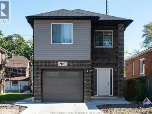2 Bedroom House Windsor ON 103579446
