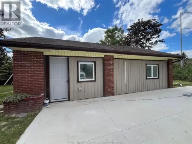 2 Bedroom House Windsor ON 105410984