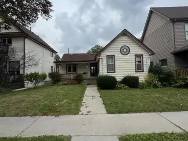 2 Bedroom House Windsor ON 105410986