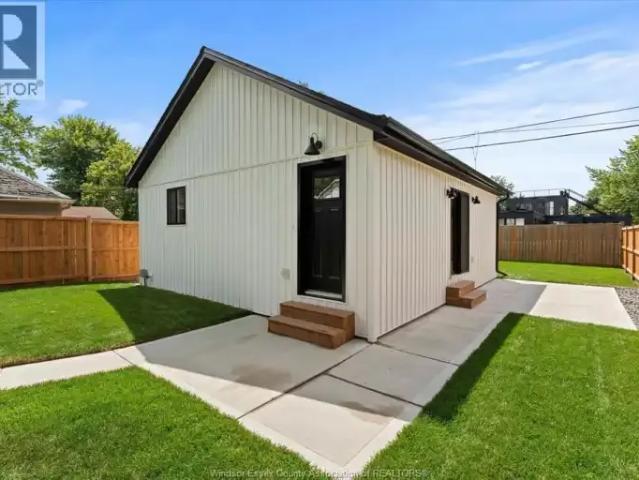 2 Bedroom House Windsor ON 105360056