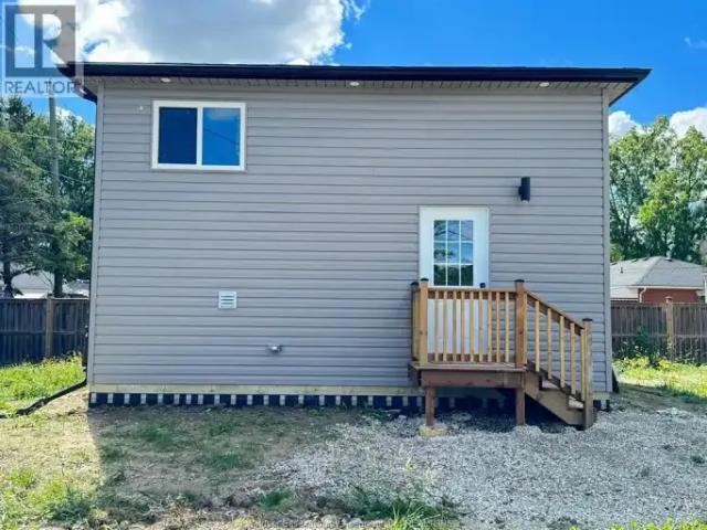 2 Bedroom House Windsor ON 105378467