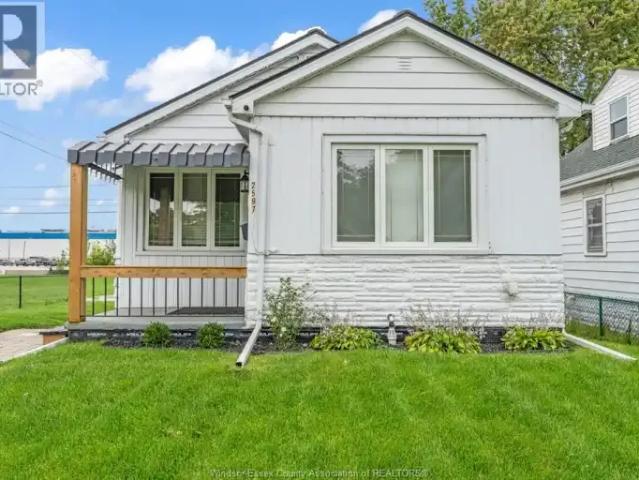 2 Bedroom House Windsor ON 105394890