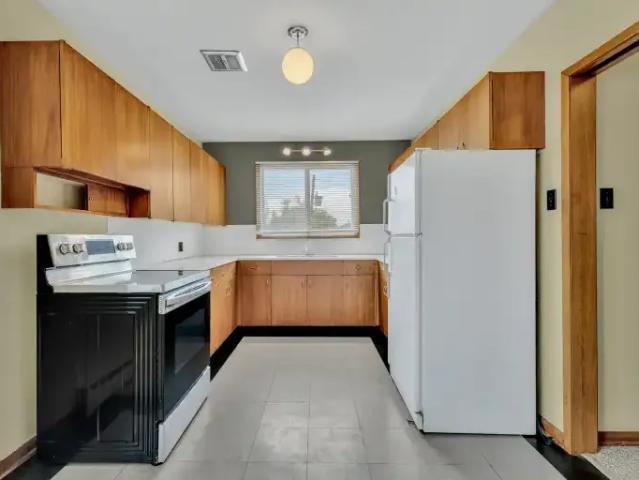 2 Bedroom House Winnipeg MB 105135554
