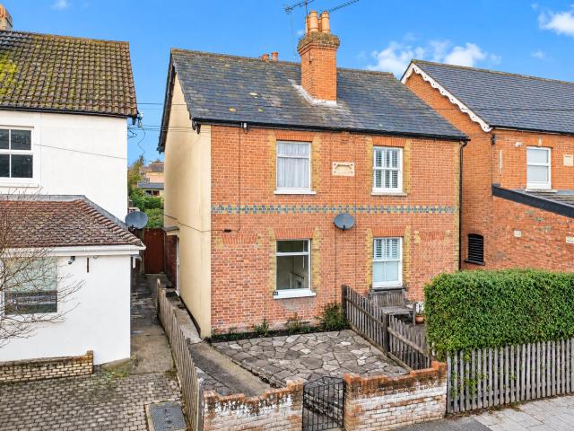 2 bedroom House to let High Street, Sunninghill, Ascot, Berkshire, SL5