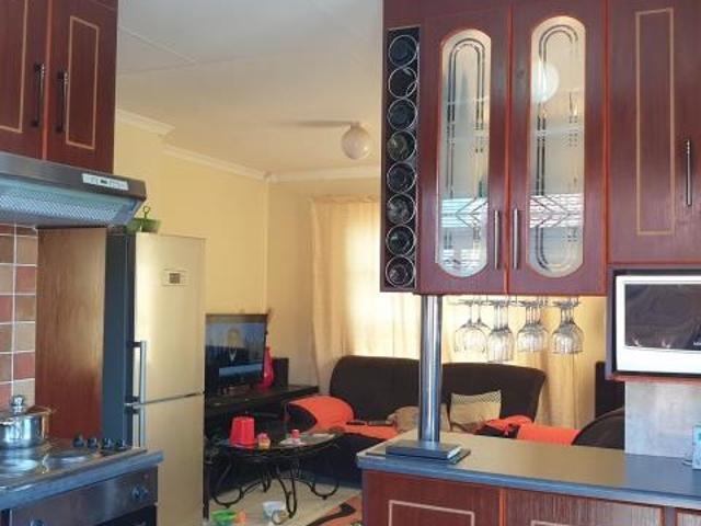 2 Bedroom House To Let in Mandela View