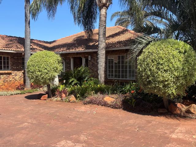 2 Bedroom House To Let in Olympus AH