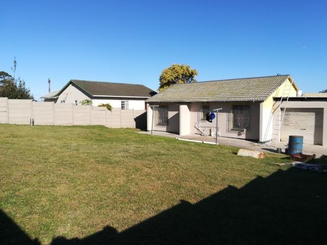 2 Bedroom House To Let in Amalinda