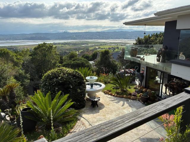 2 Bedroom House To Let in Brenton On Lake
