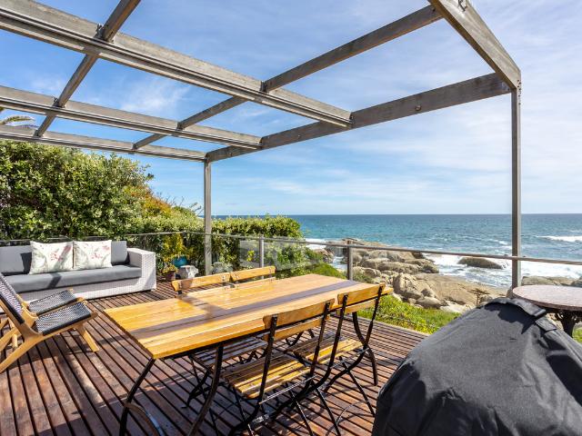 2 Bedroom House To Let in Camps Bay