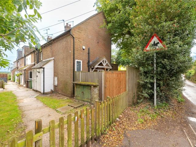 2 Bedroom house to let in Chiswell Green Lane, St. Albans, Hertfordshire, AL2