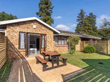 2 Bedroom House To Let in Hillcrest Central