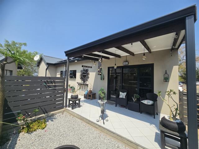2 Bedroom House To Let in Hoedspruit