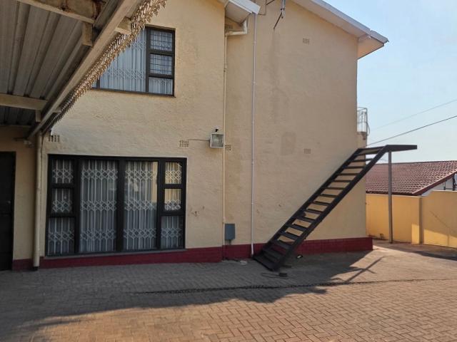 2 Bedroom House To Let in Kenville