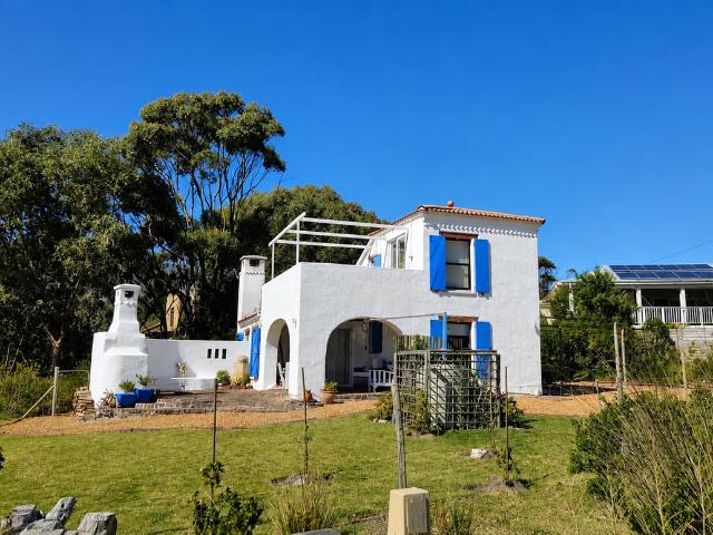 2 Bedroom House To Let in Pringle Bay