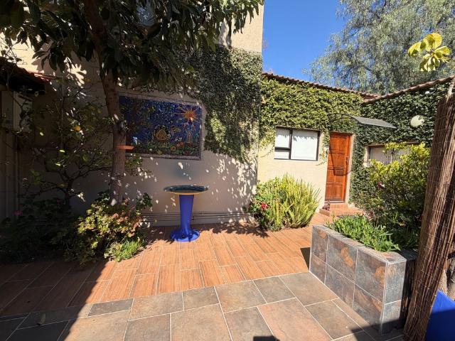 2 Bedroom House To Let in Saxonwold
