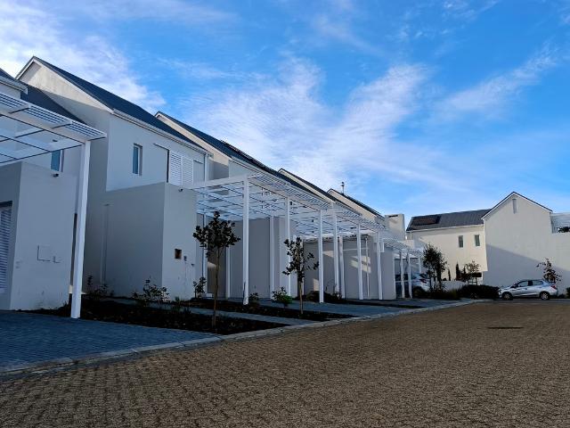 2 Bedroom House To Let in Voliere Estate