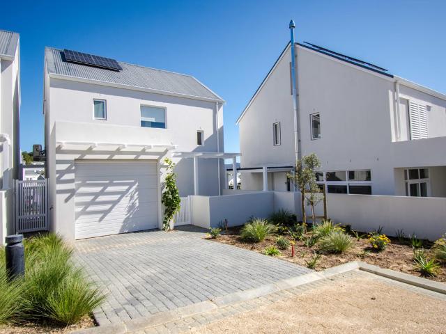 2 Bedroom House To Let in Voliere Estate