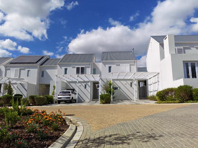 2 Bedroom House To Let in Voliere Estate