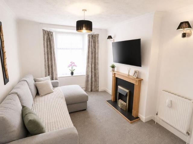 2 bedroom house to rent