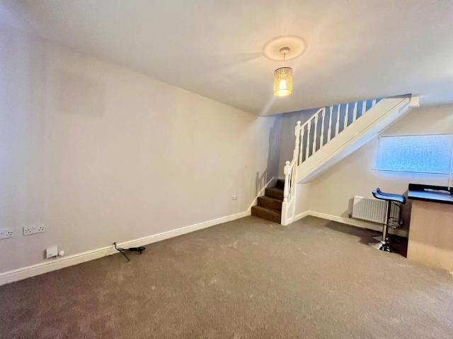 2 bedroom house to rent