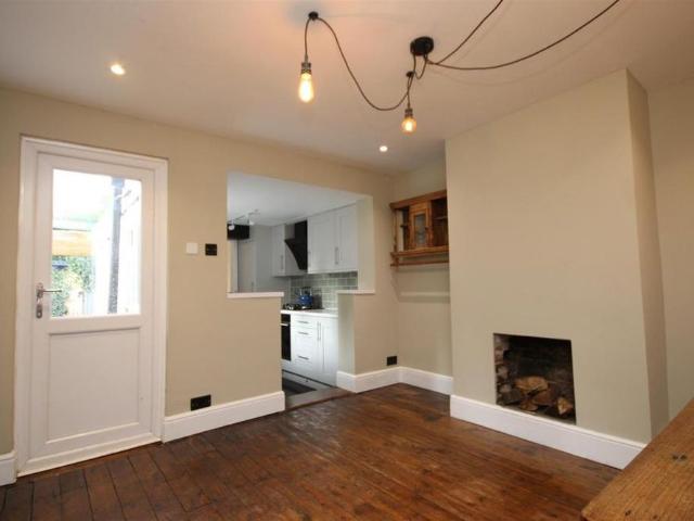 2 bedroom house to rent