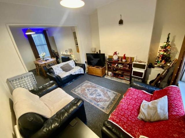 2 bedroom house to rent