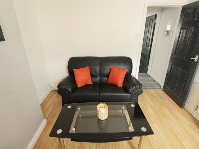 2 bedroom house to rent