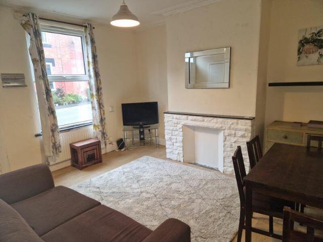 2 bedroom house to rent