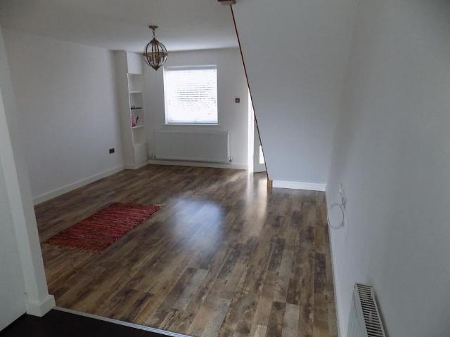 2 bedroom house to rent