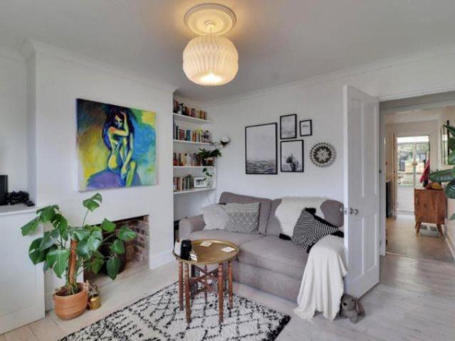 2 bedroom house to rent