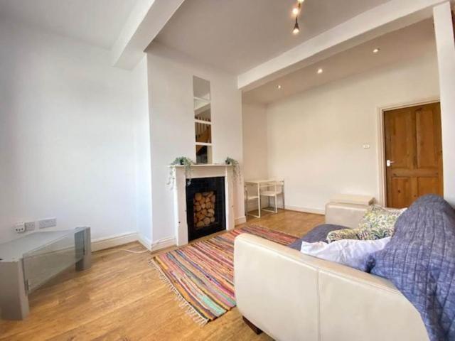 2 bedroom house to rent