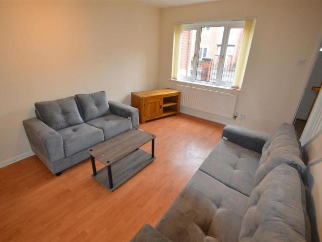2 bedroom house to rent