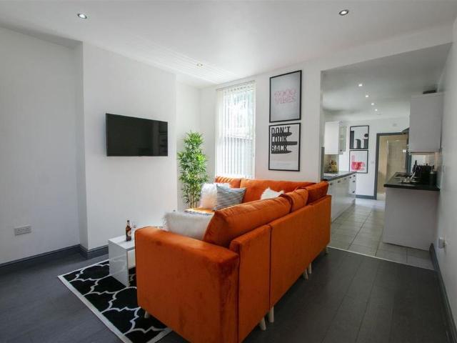 2 bedroom house to rent