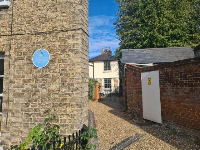 2 bedroom house to rent