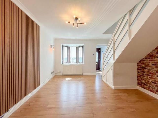 2 bedroom house to rent