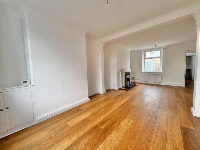 2 bedroom house to rent