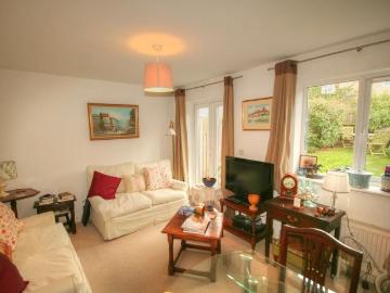 2 bedroom end of terrace house to rent