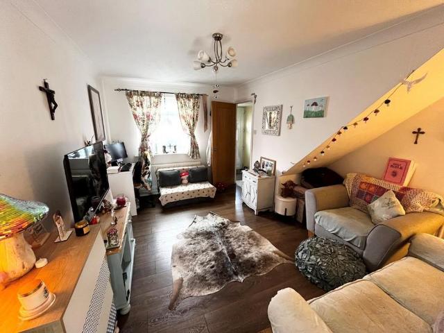 2 bedroom house to rent
