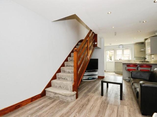 2 bedroom house to rent