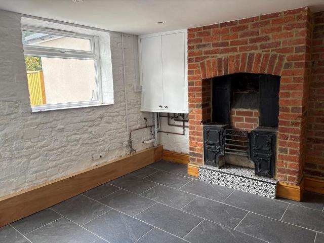 2 bedroom house to rent