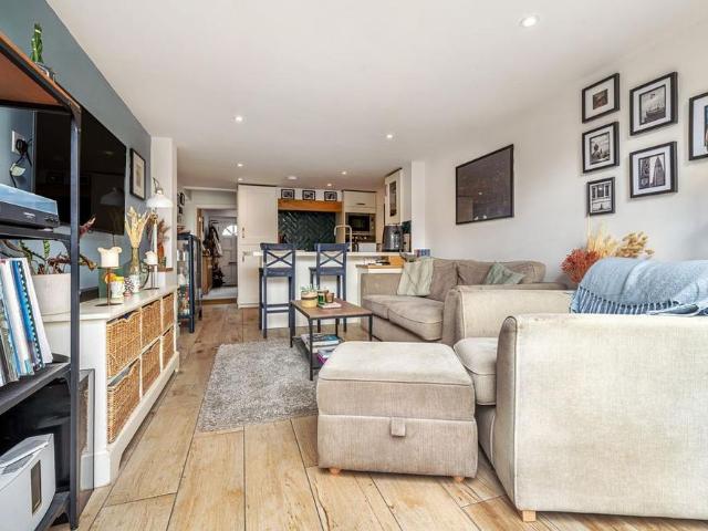2 bedroom house to rent