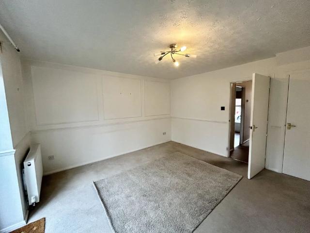 2 bedroom end of terrace house to rent