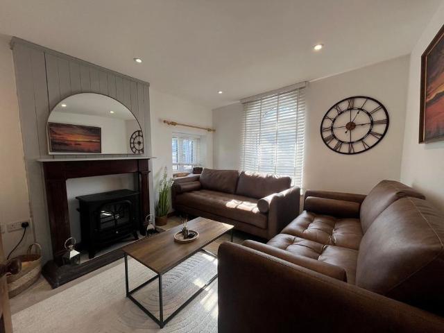 2 bedroom house to rent