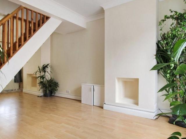 2 bedroom house to rent