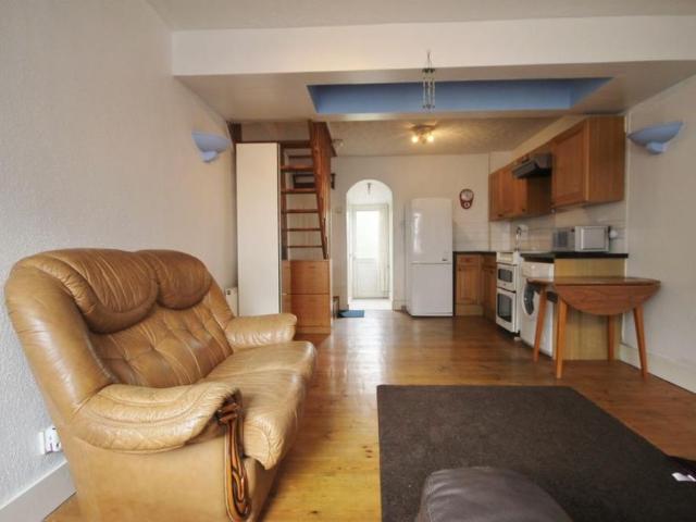 2 bedroom house to rent