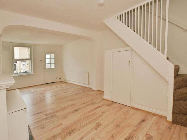 2 bedroom house to rent