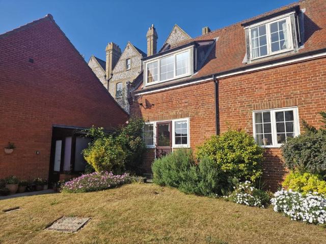 2 bedroom house to rent