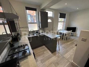 Leeds, West Yorkshire, North England - Equipped kitchen