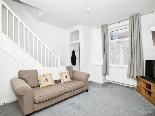 2 bedroom house to rent