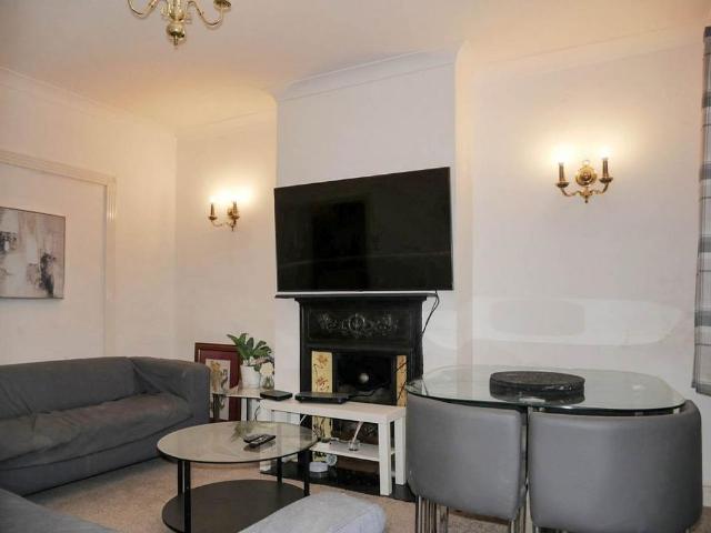 2 bedroom house to rent